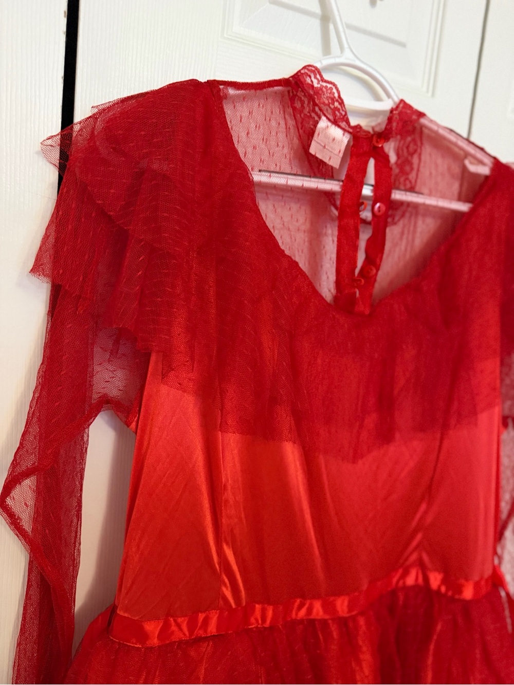 Beetlejuice Lydia Adult Red Wedding Dress Costume - Picture 12 of 13